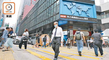 香港今年發展料仍舉步維艱，政府宜再推紓困措施。
