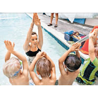 美國氯短缺，用家更難買到泳池用消毒劑。