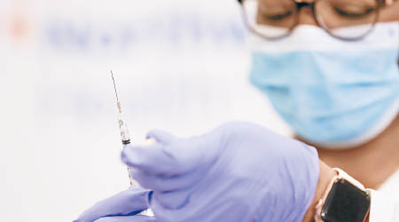 部分藥廠的新冠疫苗產能已不敷應用。
