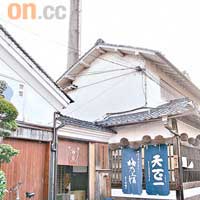 梅乃宿酒庄設於寧靜舒服的奈良縣葛城巿，小小的酒庄主力以人手釀酒，每年只生產1,300石，每一滴都珍貴非常。