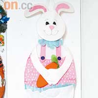 農夫兔<BR>化身農夫的兔兔裝風桶裝飾，唔識Hip Hop，卻懂隨風擺舞，動感十足。$89（c）