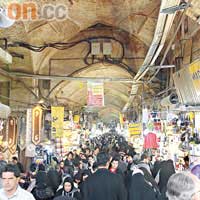 德黑蘭市集是伊朗最大市集，猶如迷宮。