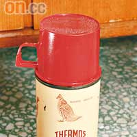 雀仔水壺<BR>六十年代Thermos水壺，讓你看圖識鳥，兼感受一下大自然氣息。$280