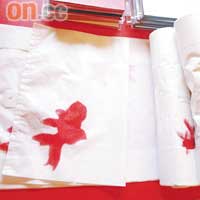 印有金魚圖案的環保膠袋，一卷超過50個售W7,000（約HK$41）。