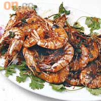 最頂層一般是較貴價的菜式，例如乾煎大蝦。大蝦以油泡熟後，下魚露炒至乾身即可。
