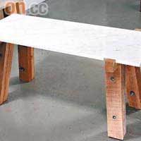 桌面選用天然雲石，支架則用原木製造，因此每一件作品的紋理都是獨一無二的！$14,000 