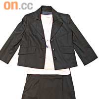 Cacharel四分袖設計黑色西裝褸 $4,599、圖案Tee $999、黑色短裙 $2,299（All from d）