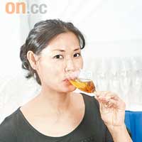 烹飪教室6 Senses主腦Denice稱，加拿大冰酒味甜而濃，用來代替中國白酒來烹調濃味的中菜勝任有餘。