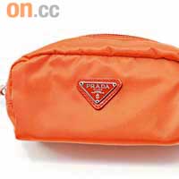 Prada橙色化妝袋 $840（b）