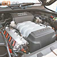 4.2公升V8引擎動力十足，耗油量亦合理。