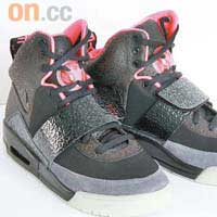 黑色Nike Air Yeezy × Kanye West，由於Yeezy是Kanye West的別名，以此來命名非常合理。$1,999（C）