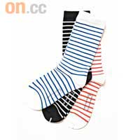 :chocoolate黑×白、紅×白、藍×白色幼身橫間短襪各$99（c）