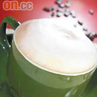 Cappucino意大利泡沫咖啡 $28/標準（b）：奶沫打得細綿挺身，咖啡味溫和。