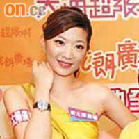 汪圓圓（左一）與新地租務總經理馮秀炎（左二）出席名錶珍藏展活動。