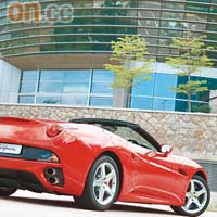 優美線條加上驚人實力，Ferrari California相信是不少車迷的夢想號。