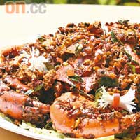 金香螃蟹用上肉蟹、大量辣椒及蝦米炒香，啖啖肉夠惹味，RM$32/kg（HK$70）。
