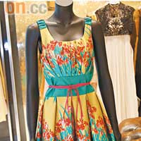 絲質的印花連身裙，顏色鮮艷奪目，非常適合夏天，11,990 Baht（約HK$2,725）。