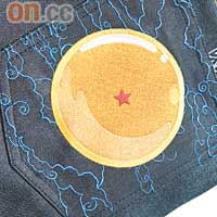 特別版的右邊褲袋繡有一星珠至七星珠的圖案。