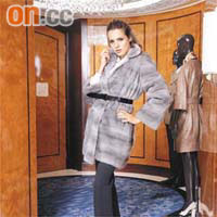 灰色mink coat　$140,500