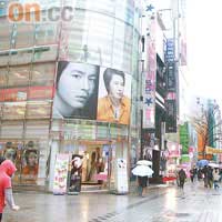 選擇「韓國學習生活體驗」單元的學生，於暑假前往當地學習韓語及體驗生活。