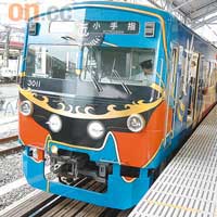 由於西武鐵道池袋站為總站，當列車離站時，就會由「999車長」當車頭。