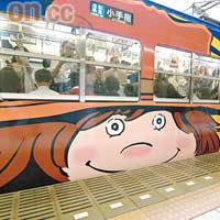 列車畫上的，是電視版造型的鐵郎，很醜但很溫柔。