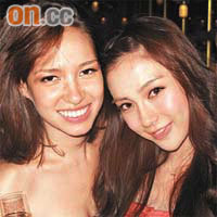 Angelababy（右）巧遇日本名模Liz，兩人更親密拍照。