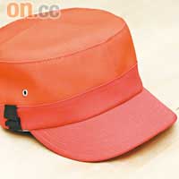 紅色軍帽 $320（A）
