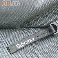 Subcrew隊員表示整個秋冬系列都採用了這款手感很不同的膠製拉鏈扣。