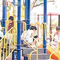 開學日之前，家長可與子女提早起床吃早餐或到公園散步，可減少開學時不願起身的情況。