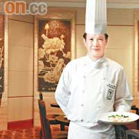 香港JW萬豪酒店萬豪殿中菜廳行政中廚葉文健師傅經驗豐富，最擅長烹調傳統廣東菜。 