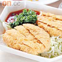 素扒飯 $46（午市套餐）<BR>這素扒是模仿雞扒而成，驟眼看還以為是真的，難得食落質感相似，蘸點糖醋汁更好食，是Toto與浩賢大讚之選。