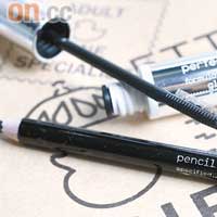 （上）ettusais黑色Perfect Multi Mascara $180 （下）黑色Pencil Eyeliner $75（Both From A）