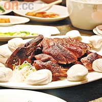 蘇浙匯以新派上海菜馳名，樟茶鴨香而不膩，我的最愛，人民幣78。
