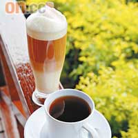 用沙巴紅茶葉炮製的紅茶及泡沫奶茶，入口澀味突出香味濃郁。熱茶每壺RM6.6（約HK$15）、奶茶每杯RM4.4（約HK$10）。