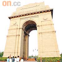 德里是印度政治、文化及經濟的中心，其中印度門正是其標誌性建築。