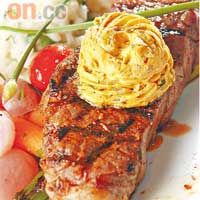 150 Day Grain Fed Australian Sirloin Steak $160(8oz)<br>澳洲西冷口感Juicy，配以大廚自製的橙色「SOHO8 Butter」，提升色香味。