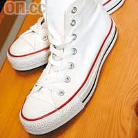 Converse白色高筒布鞋 $259（b）