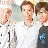 劉師傅（左）跟Eric（中）及Chris三人，合力於旺角搞創意甜品店，更創出有不同配搭的椰果子為主打。