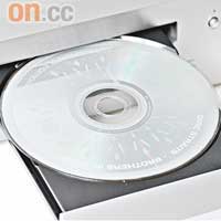 兼播SACD、CD及以MP3、WMA格式燒錄的CD-R/RW。