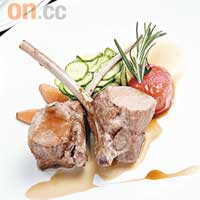 Slow roasted Australian rack of lamb  $325餐牌選擇豐富，其中這道以慢煮方式炮製的名菜，肉質比一般的鮮嫩，而且帶有肉汁，深得食客歡迎。