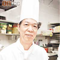 煮持人：張仿基John哥自八九年開始加入香港萬麗海景酒店，出席糕餅部師傅，廿年間不斷創新出品，今日他已經成為糕餅總廚。