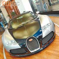 身價過千萬港元的Bugatti Veyron 16.4，也可以近距離任睇任影。