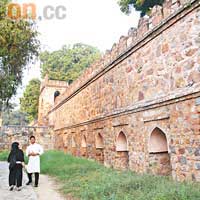 酒店附近的Lodhi Garden，內有15世紀古蹟。