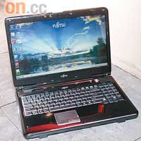 LifeBook A1220多媒體家庭筆記簿以15.6吋巨芒配Blu-ray規格，擺在睡房睇片確一流。售價待定