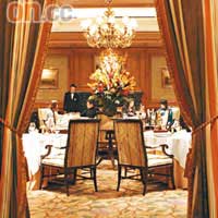 大阪Ritz Carlton內法國餐廳La Baie，剛獲得米芝蓮一星評級。