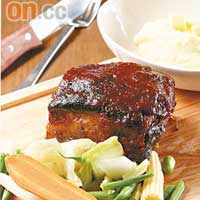 Hickory Wet Smoked Brisket $188<BR>牛胸經過兩次的煙熏過程，故除有濃郁牛味外，還帶豐富的胡桃木與煙熏香氣，加上那秘製的燒烤汁，更惹味。