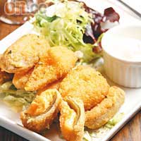 Jalapeno Poppers With Lime Aioli $65<BR>選用唔辣的墨西哥Jalapeno Poppers辣椒，中間釀入車打芝士炸香，口感外脆內軟又富芝香，配啤酒一流！