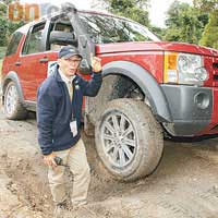 Rambo表示，Off-Road駕駛首要注重安全；遇上大坑時，要透過差速器將動力分布至其他輪胎，汽車才能脫險。