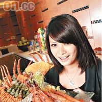 自助餐有日本牡丹蝦供應，身有4白點，刺身一般要賣幾十元一隻。